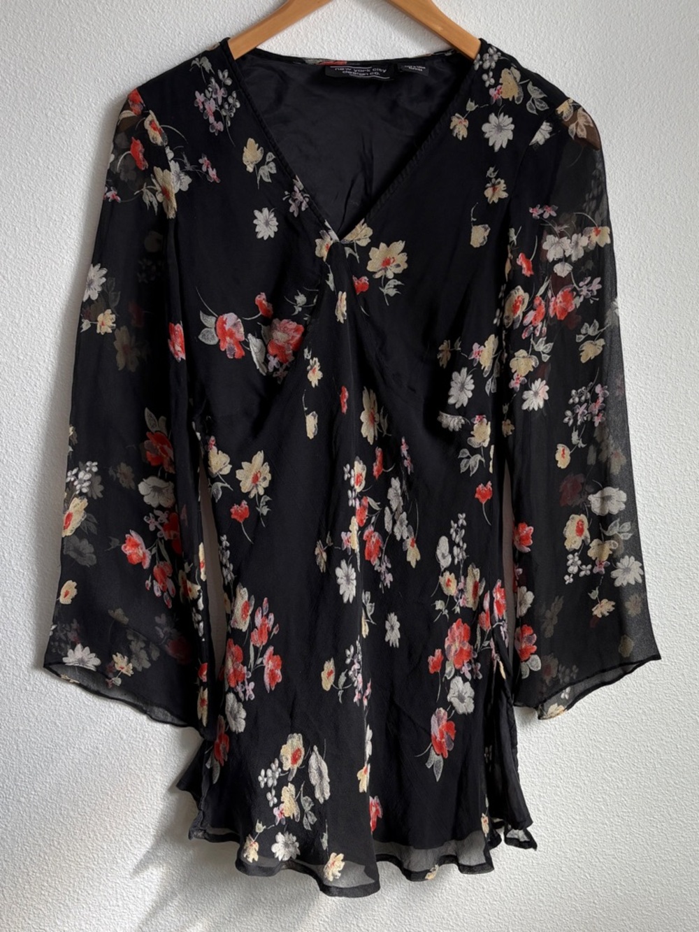 Women's Y2K Vintage New York City Design Co 100% Silk Floral Blouse size S